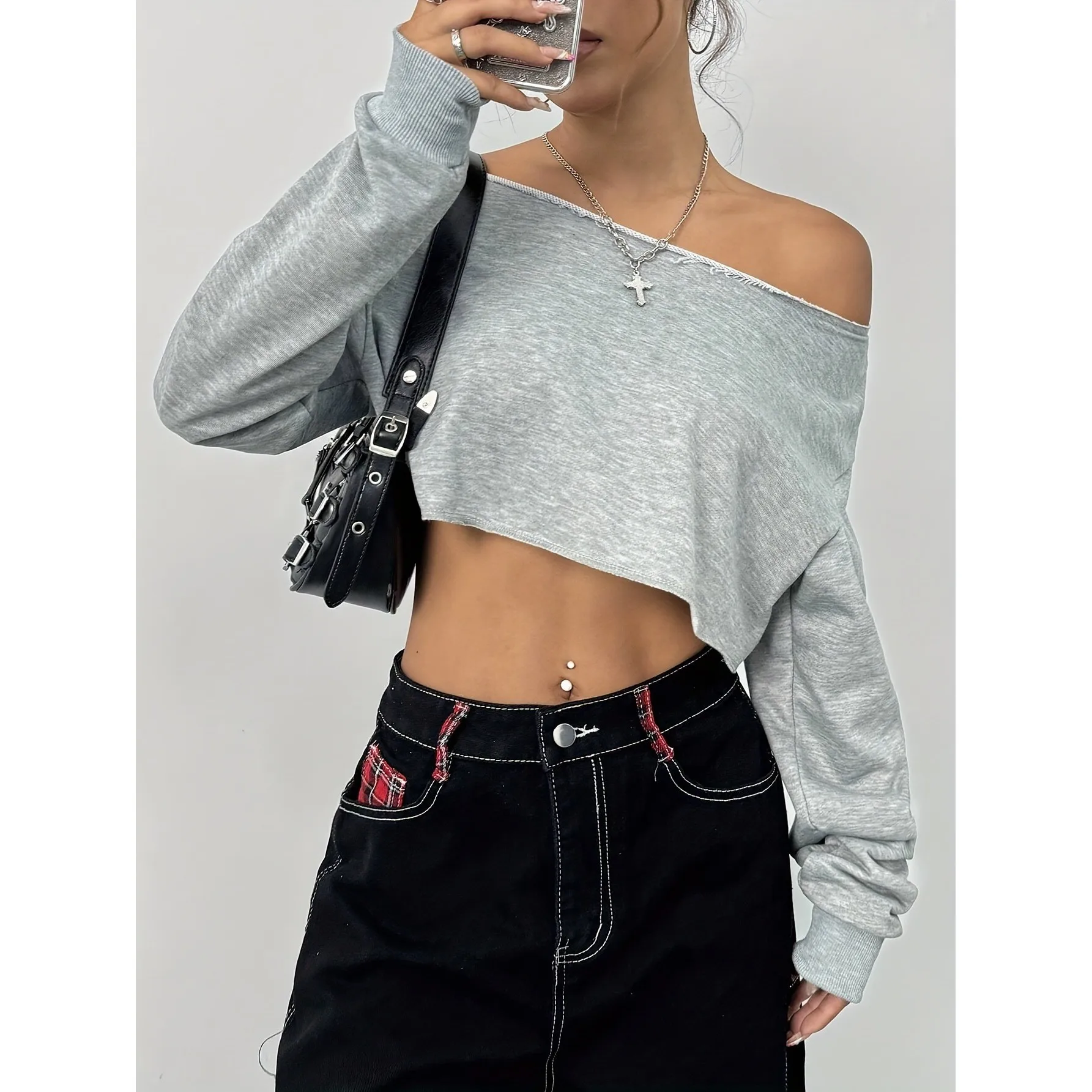 Damska krótka bluza z kapturem Y2K, dzianina poliestrowa, model Svel Princ Sve bez dekoltu, kolekcja wiosna 2026