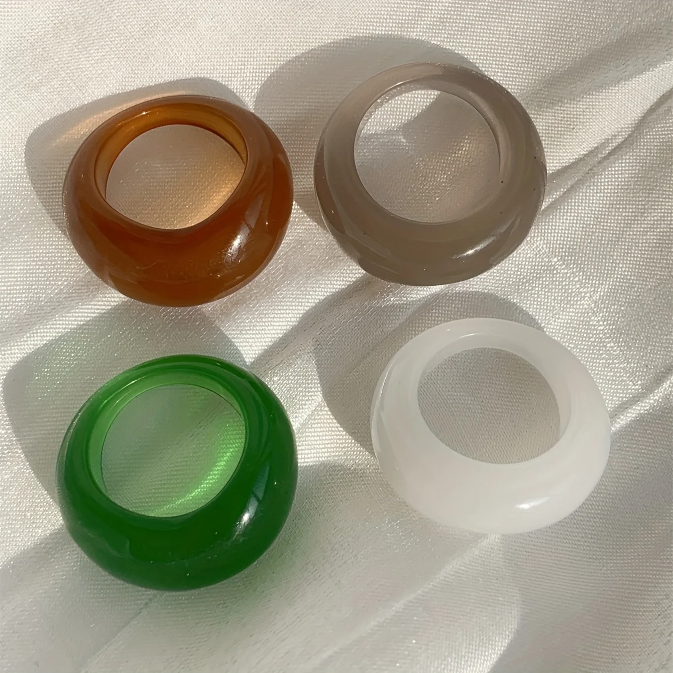 4-piece set of Bohemian irregular resin rings for women with unique personality design suitable for daily banquets, fashionable