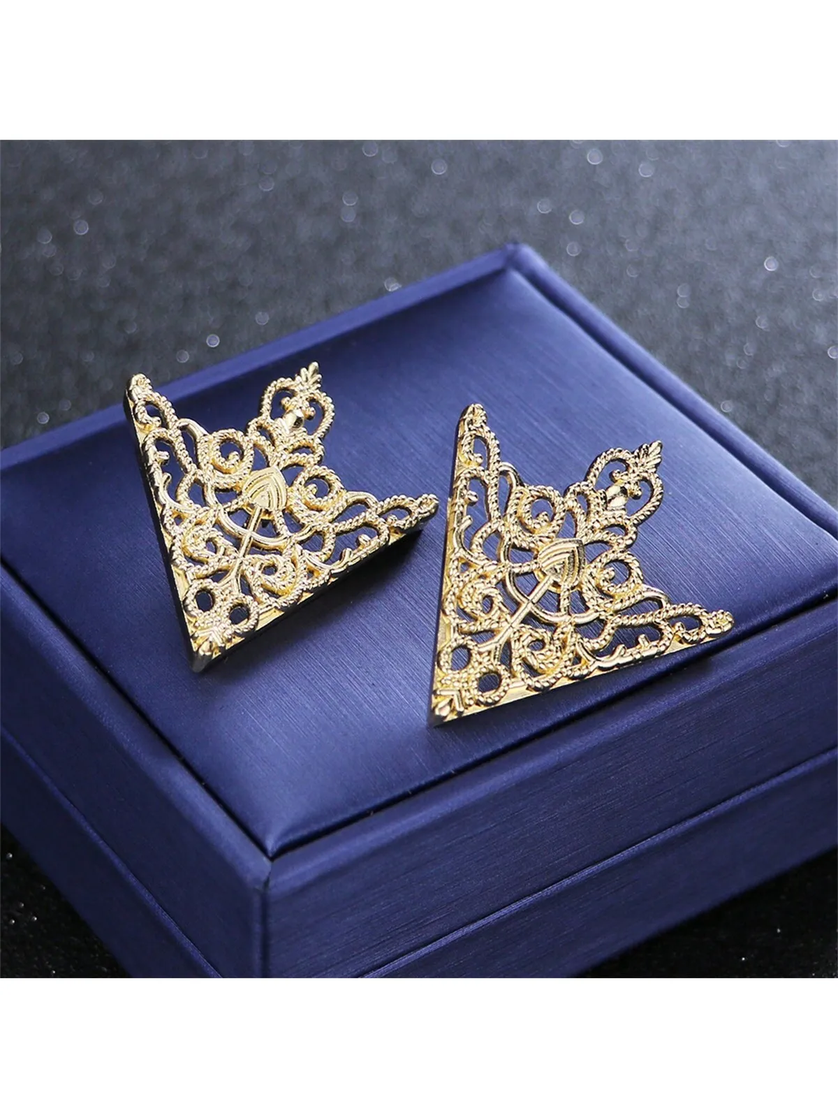 European and American retro pattern triangle collar pin accessories fashion men and women hollow crown collar corner badge