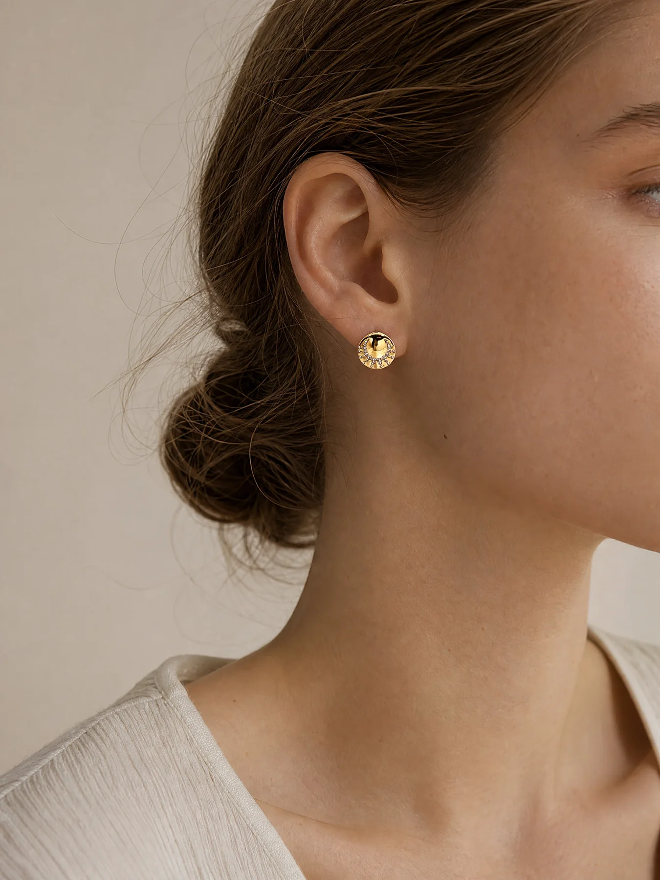 Irregular Curved Surface Round Stud Earrings with Scattered Crystals