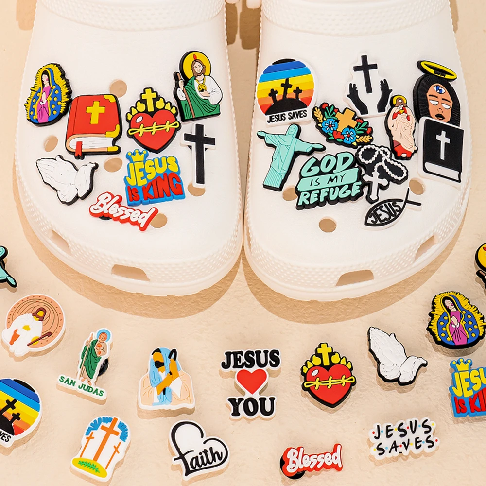 1 Stück PVC-Religionen-Schuhanhänger, Schuhnadeln, christlicher Jesus, gesegnete Heilige Bibel, Sandalen, Zubehör für Damen und Herren, Clog-Schnallen – Detail 1
