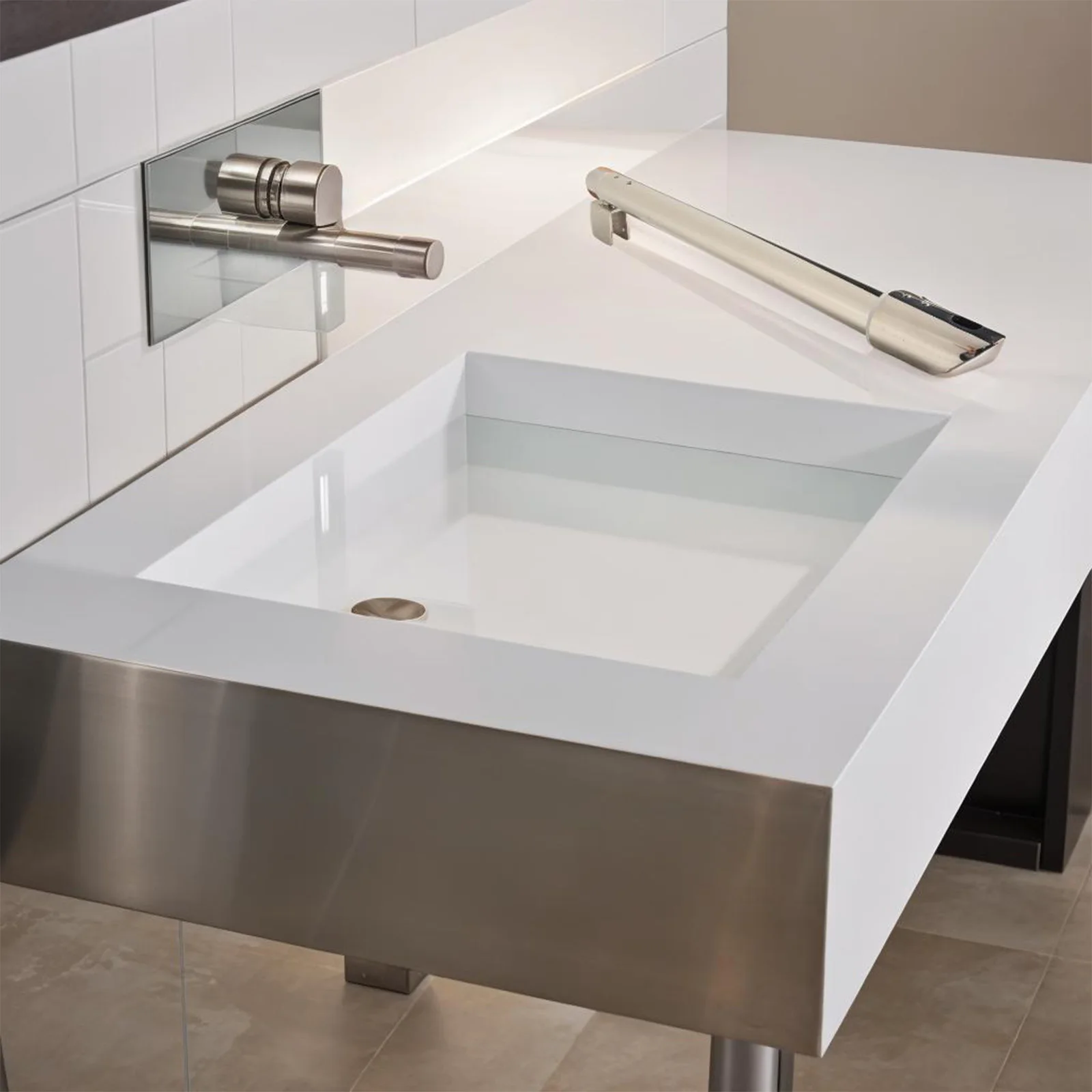 

Совместимость с оружиями Опорная планка для душа Опорная планка для экрана для душа Стеклянные панели Технические характеристики опорного стержня