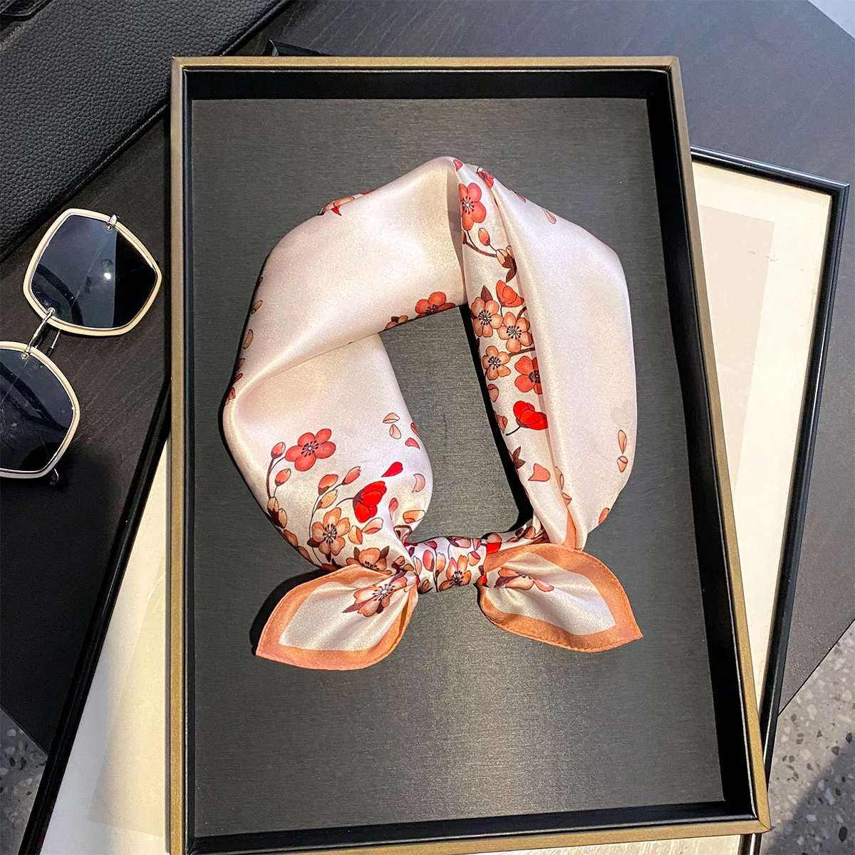 100% Reiner Seidenschal für Damen mit Kirschblüten-Druck, Bandana, Halstuch, Haarschal, Stirnband, Taschenaccessoire, Luxuriöses Weiches Geschenk