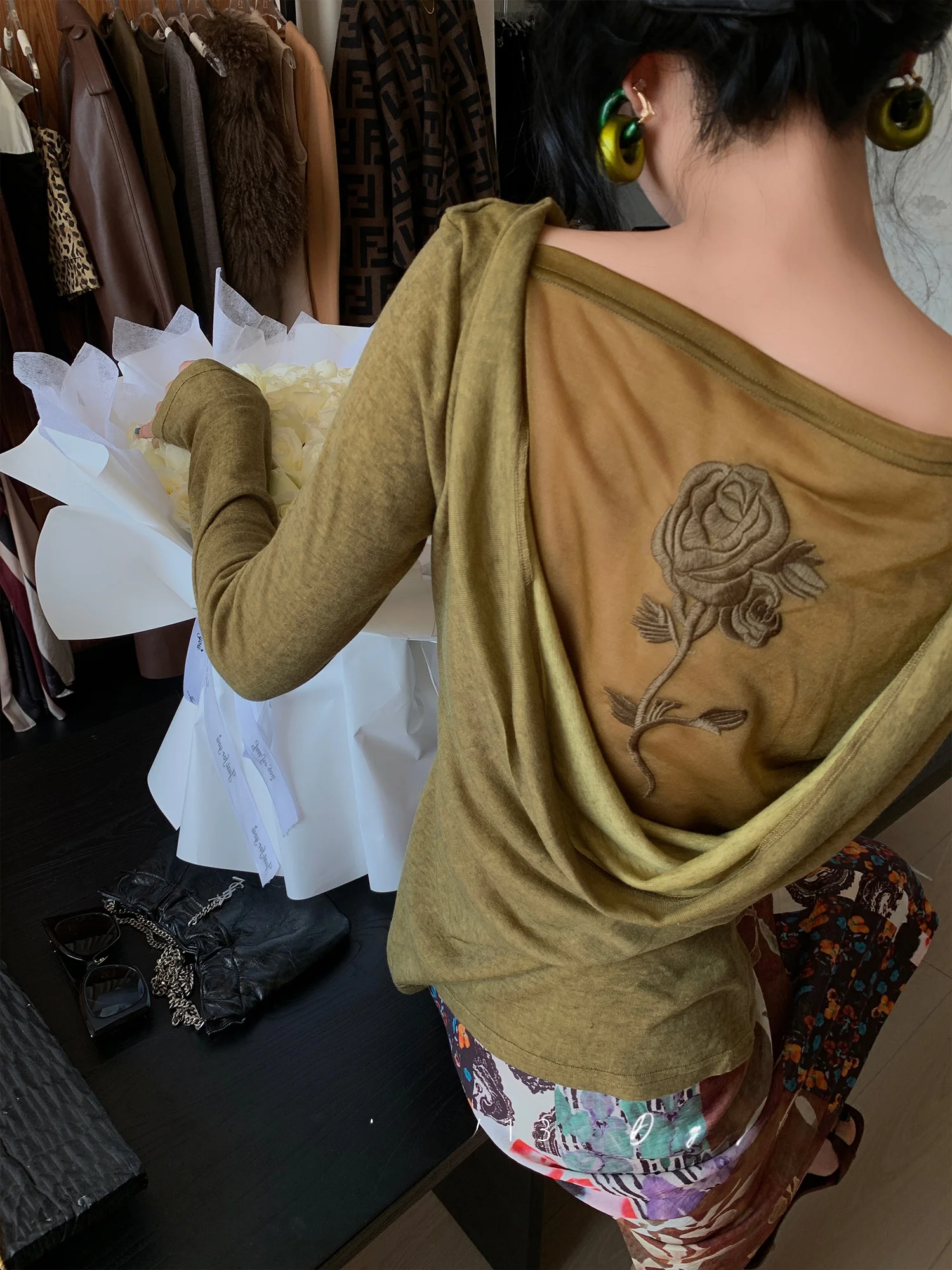 

Elegant Long Sleeve T-Shirt Women's Slim Fit Rose Embroidery Collar Back Rose Print Cotton Polyester Spring Fashion