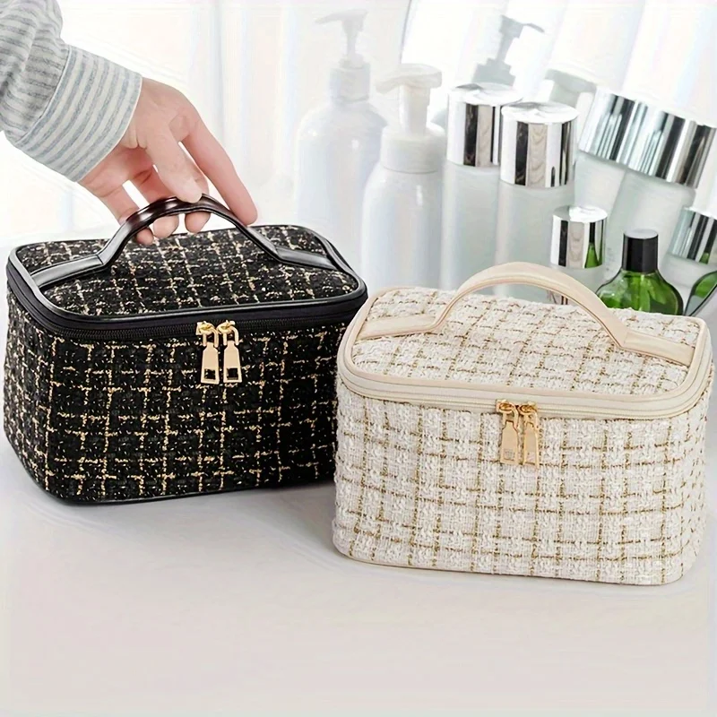 Light Luxury Gold Wire Makeup Bag, Perfect for Both Makeup, Grooming, and Storage, Combining Aesthetics and Practicality