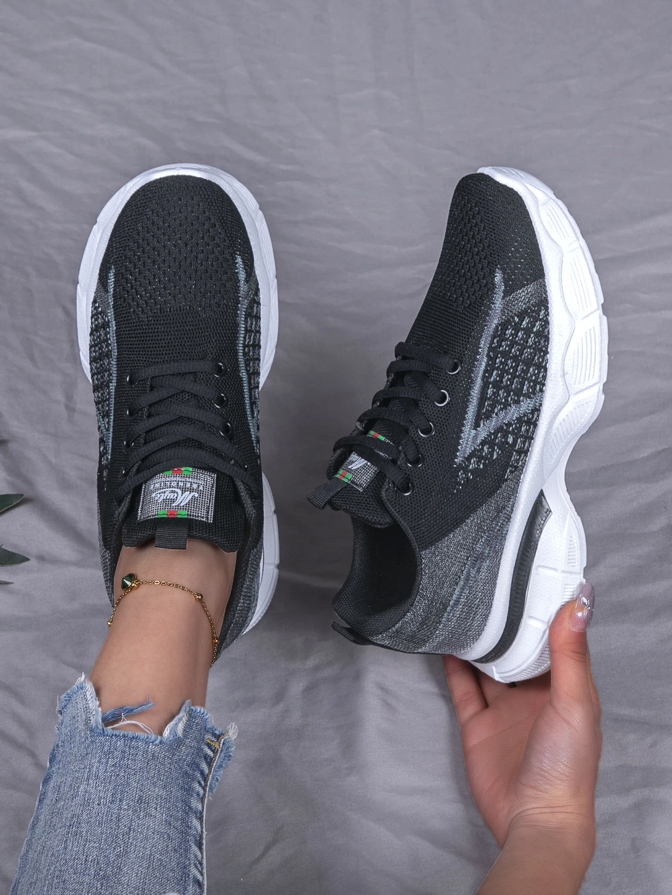 Spring new women\'s sports shoes, fashionable, breathable, lightweight, non-slip, wear-resistant, casual sports shoes, flat shoes