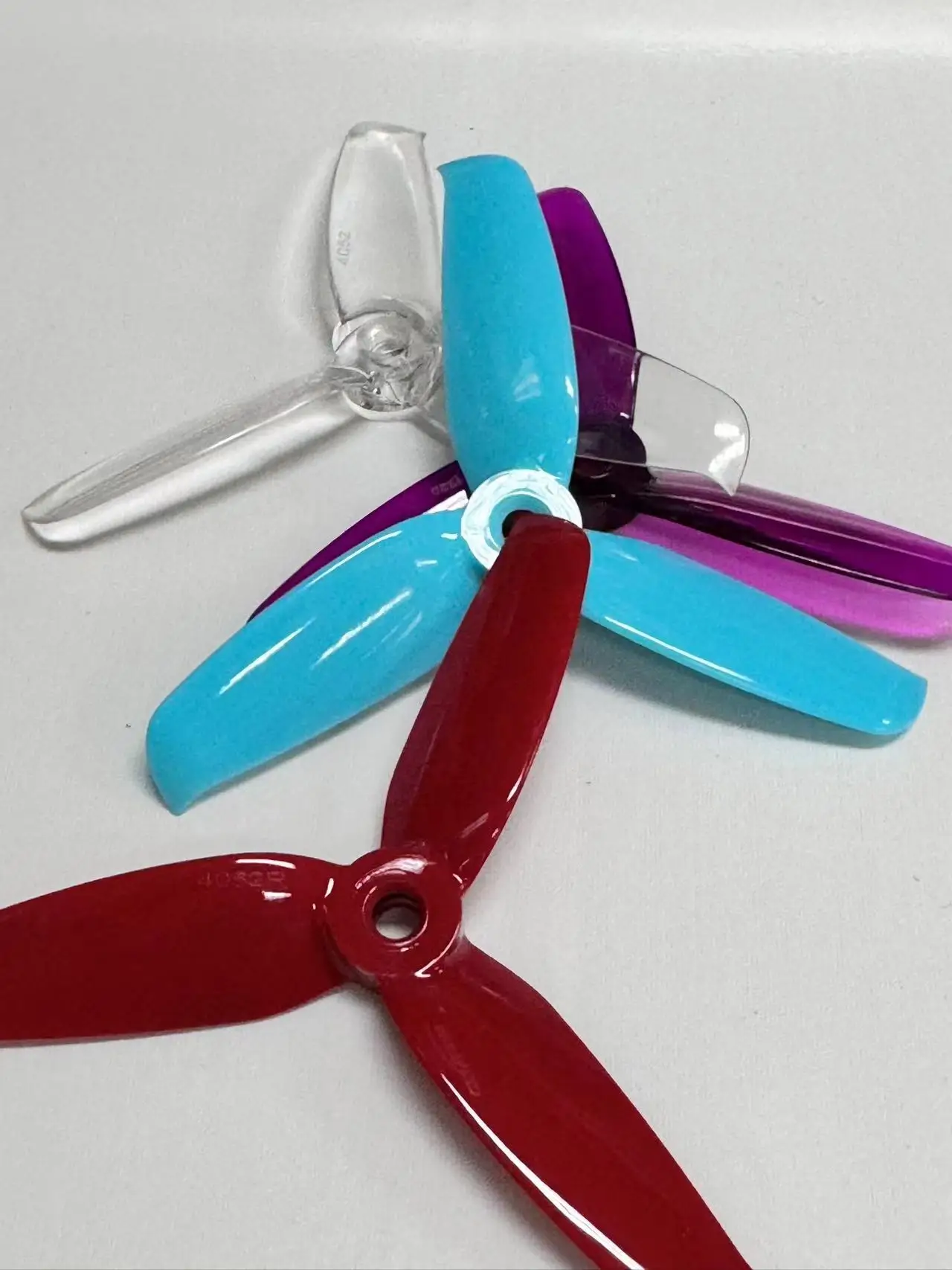 2pair 4 colors Gemfan 4052 4.0x5.2 FPV PC 3 propeller Prop Blade CW CCW shaft through the machine more special motor 2204