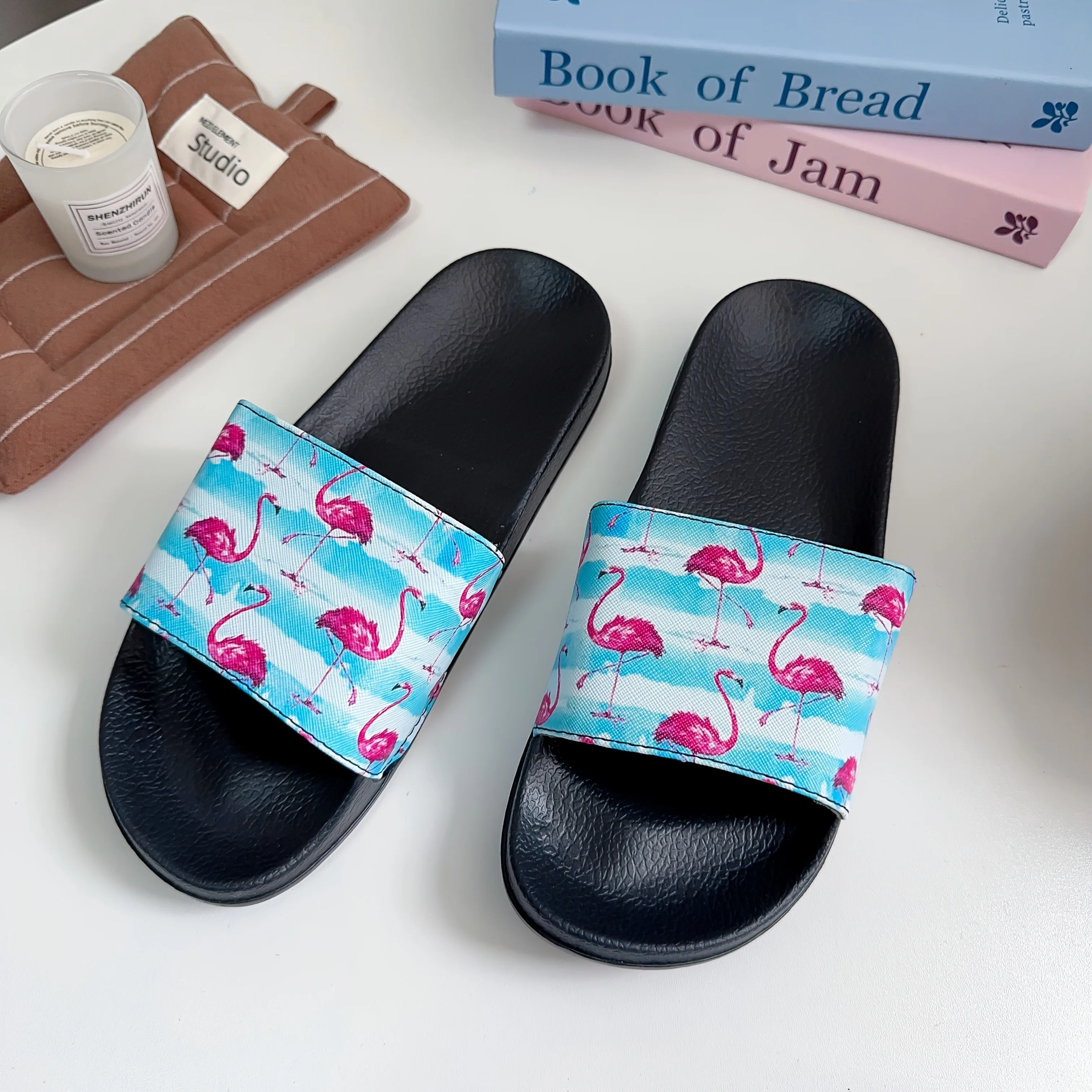 A Pair of Women's Non-Slip Eva Slippers, Comfortable Beach Sandals, Lightweight Soft-Soled Home and Bath Slippers, Suitable for All Seasons