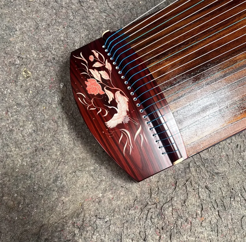 

Гучжэн 125 см с узором «Красный журавль», в комплекте с кронштейнами и аксессуарами, китайский струнный инструмент