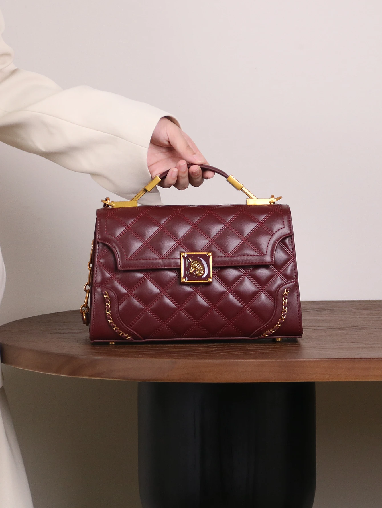 Fashion Luxury Handbag 2026 New High-Quality Temperament Ladies Handbag Solid Color Rhombic Niche Design Advanced Sense of Heavy