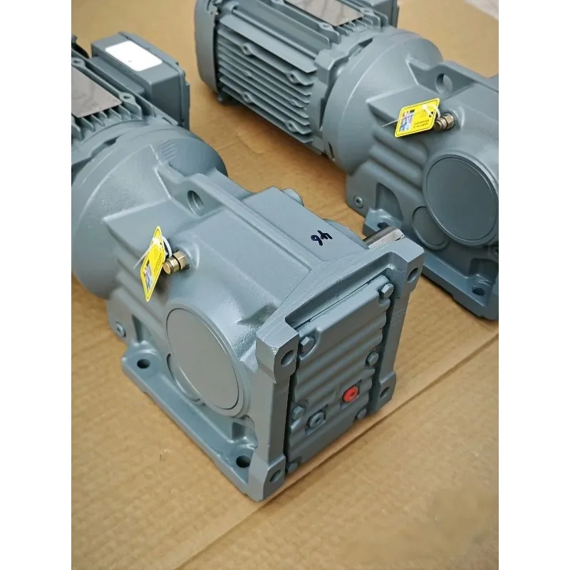 ST57 Torque Arm Mounted Gearbox with DRN90L4 Motor for Shaft-Mounted Mining and Quarrying Conveyors