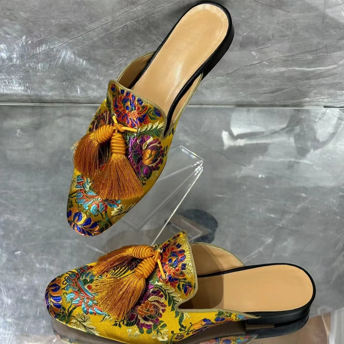 

Men's fashionable slippers can be worn on the outside as high-end casual shoes with tassel embroidery and sheepskin lining T79