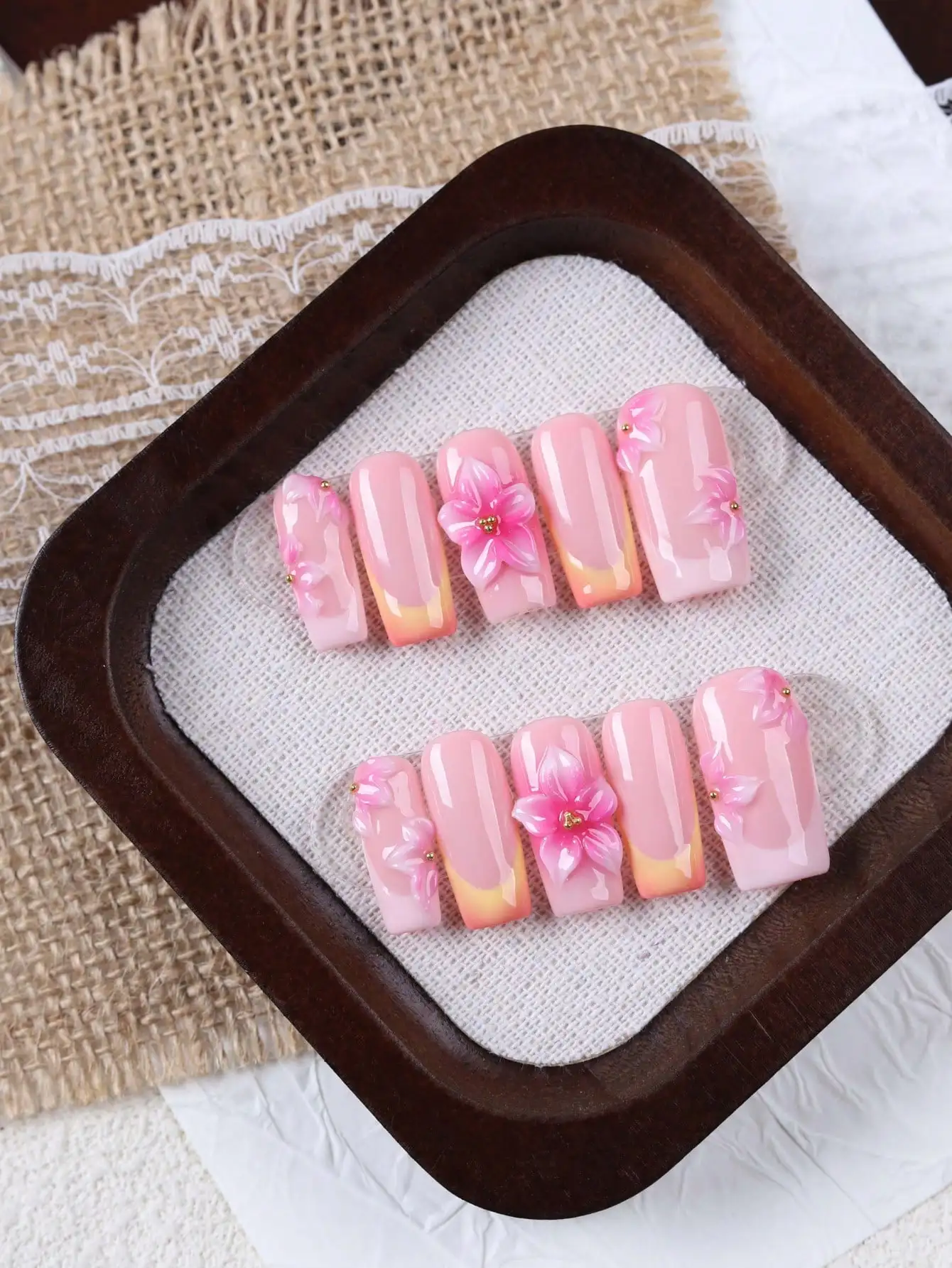 10 Pieces of Medium-Length Rectangular Nude Pink and Orange Gradient French-Style Press-On Nails, Gentle and Pure Girly Style Handmade Fake Nails, with Three-Dimensional Gradient Embossed Pink Flowers and Delicate Mini Gold Beads, High-Gloss Finish, Can Be Removed and Re-Worn, Suitable for Spring Outings, Dates, and Photo Shoots, an Atmospheric Nail Art Gift for Girls