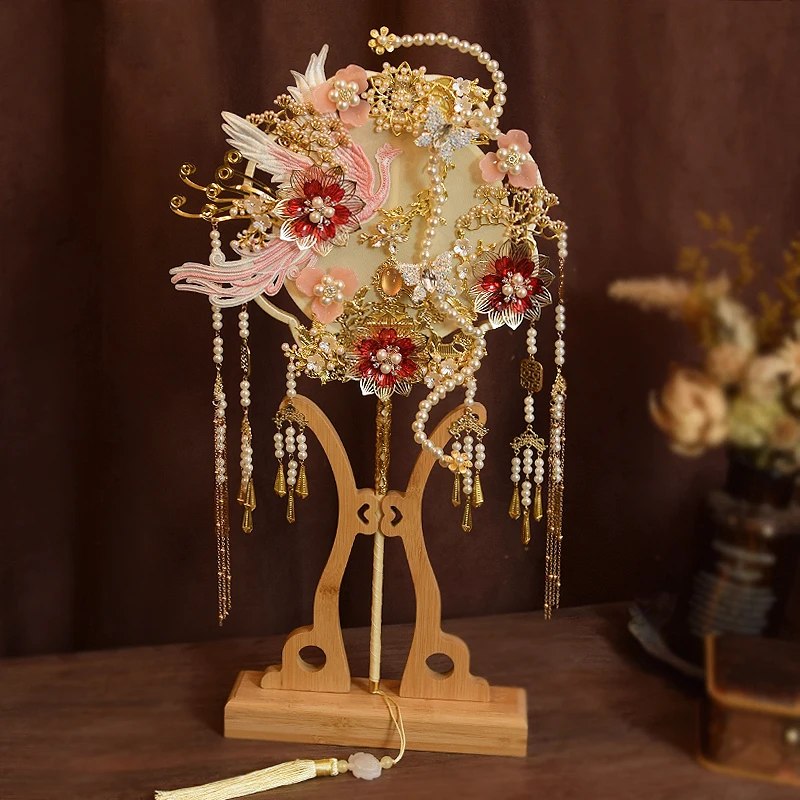 

New Bride Ancient Style Handmade Round Wedding Fan Face-Covering Xiuhe Chinese Wedding Fan Traditional Handcraft for Brides