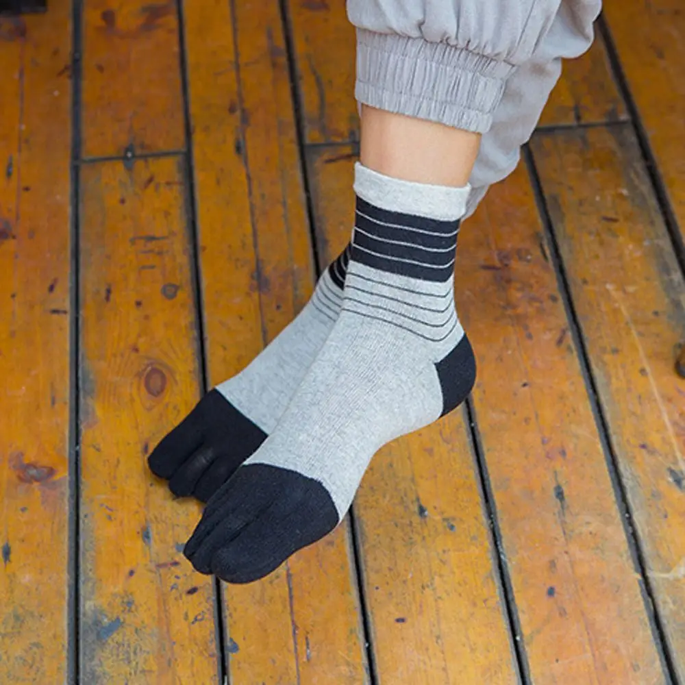 패션 스포츠 심플 중간 길이 통기성 면 남성 양말 다섯 손가락 양말 스트라이프 토가 있는 양말