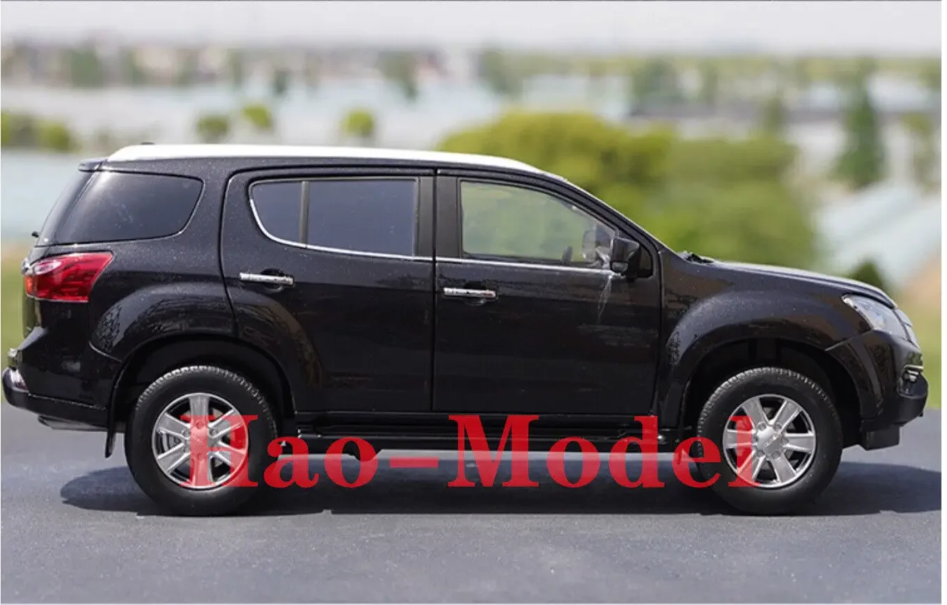 1:18สำหรับ Isuzu MU-X MUX โมเดลรถโลหะเด็กหญิงเด็กชายของเล่นเด็กของขวัญงานอดิเรกของสะสมสีดำ