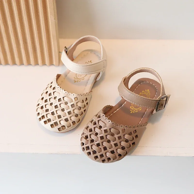 Sandali da bambina copri punta intrecciata morbida pelle Pu cursori per bambini pianura Trendy Beige kaki 21-30 Light Kids Flats Summer