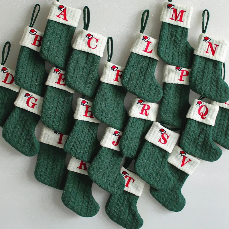 Grün/Rote Weihnachtsstrümpfe, gestrickte Weihnachtssocken 2026, Weihnachtsfeier-Dekoration, A-Z Buchstaben-Stricksocken, Navidad Neujahr 2027 – Detail 10