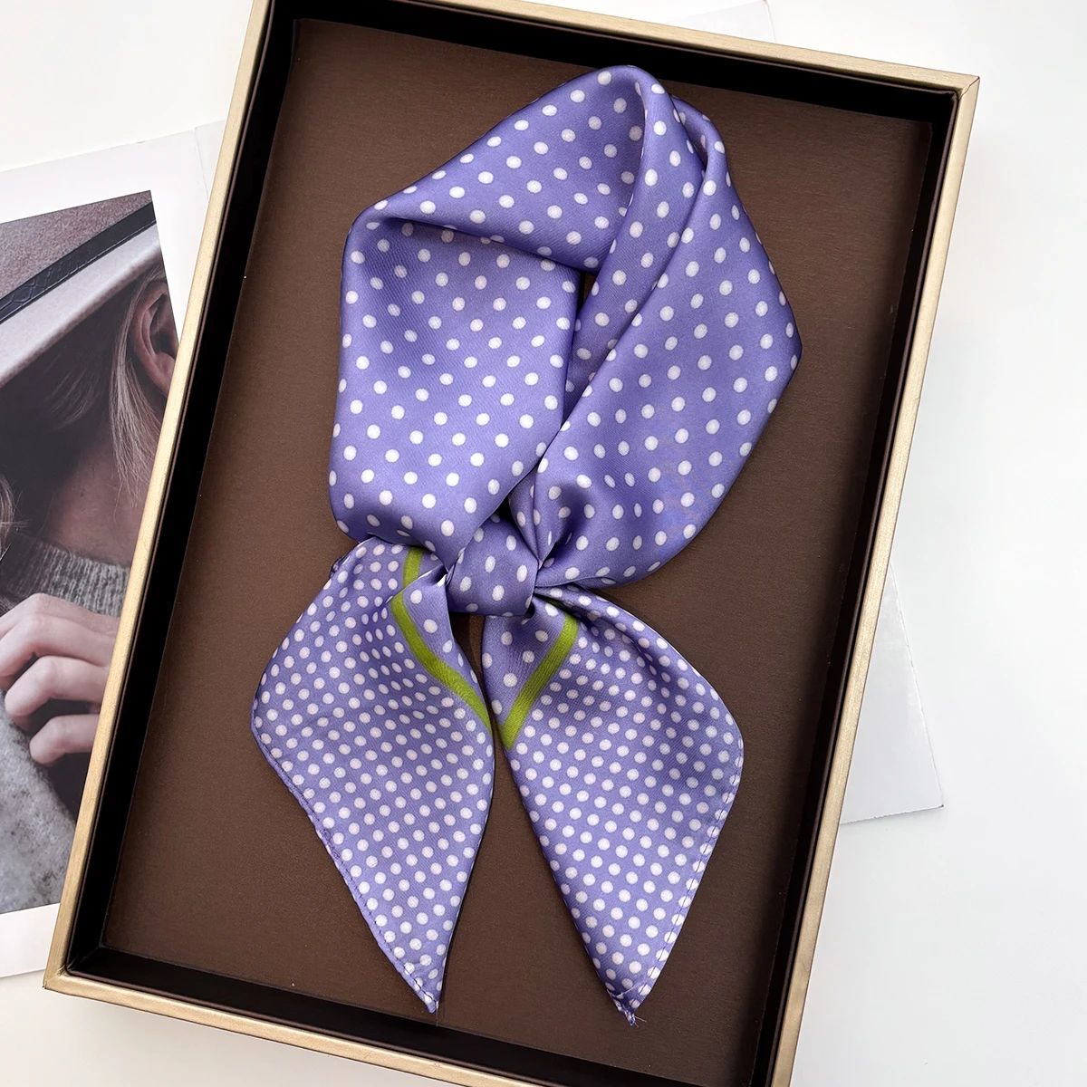 ドットプリント女性用スクエアスカーフシルク風ネッカチーフバンダナレディース春ショールスカーフラップヘッドスカーフヘアバンドタイ