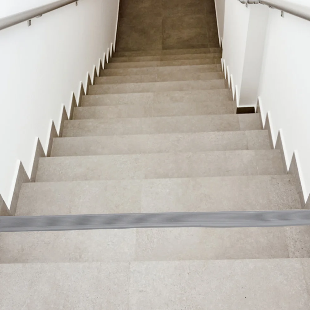 แถบกันลื่นสำหรับบันได เทปกันลื่น ป้องกันการลื่นไถล ใช้งานกลางแจ้ง ติดตั้งง่าย วัสดุ PVC กันน้ำ ทนทาน ป้องกันขอบบันได