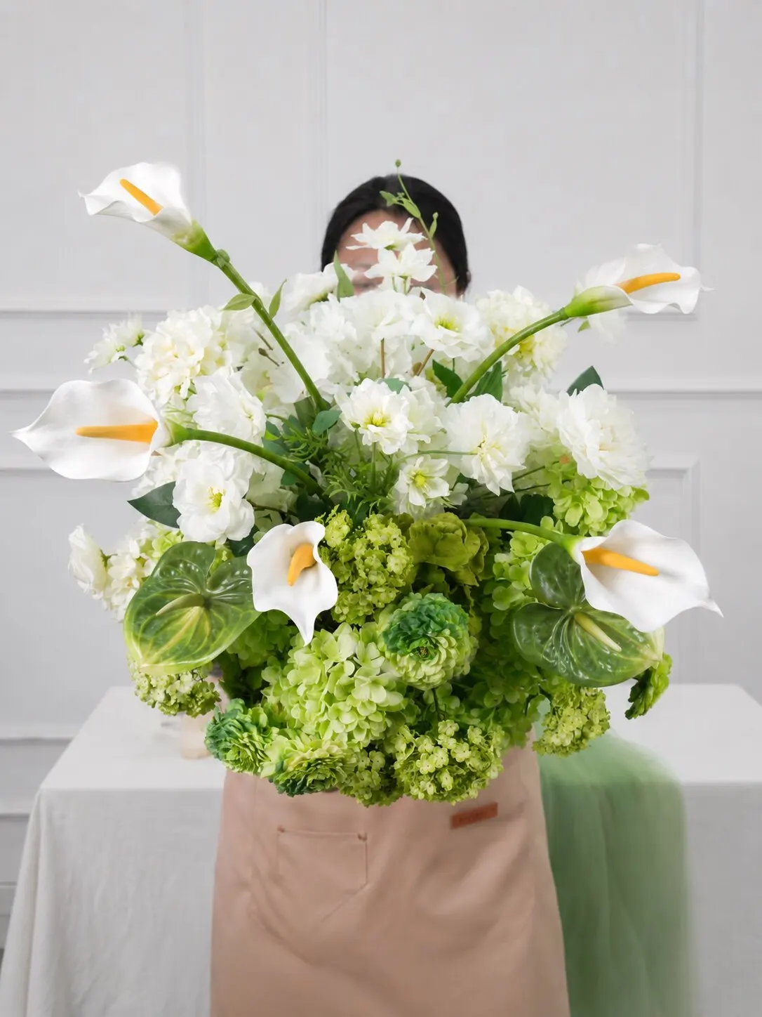 5D Künstliche grün-weiße Hortensien-Kallablumen-Arrangement Hochzeitstisch-Mittelstück Blumenball-Dekoration Gangführung-Requisiten – Detail 1