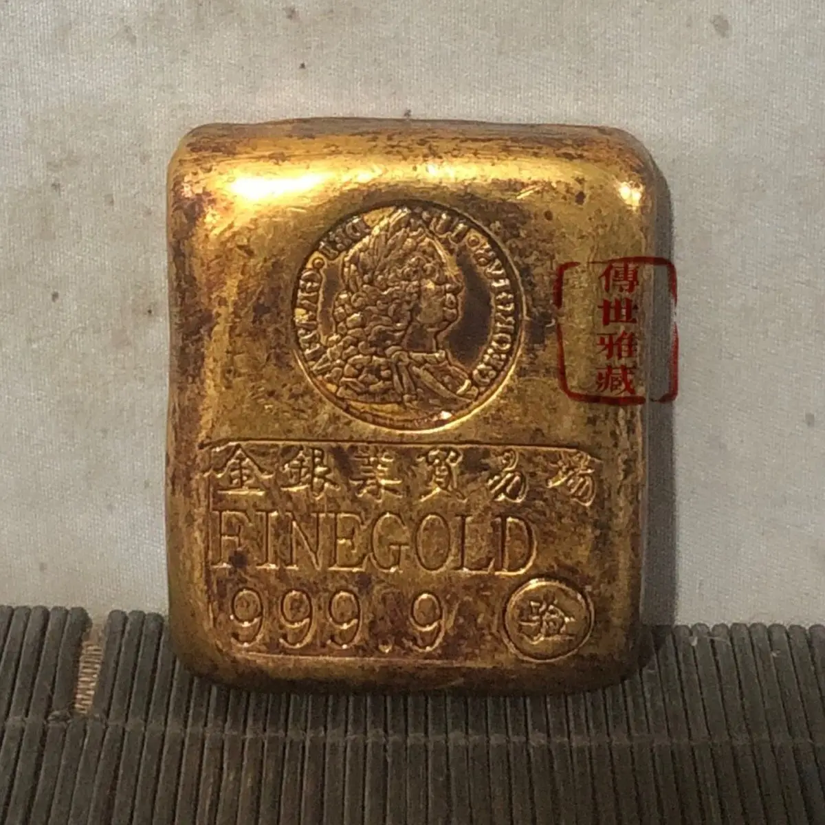 Collection of rare old gold leather shell pulp solid square gold nuggets Foreign Queen 999 foreign coin ornament collection