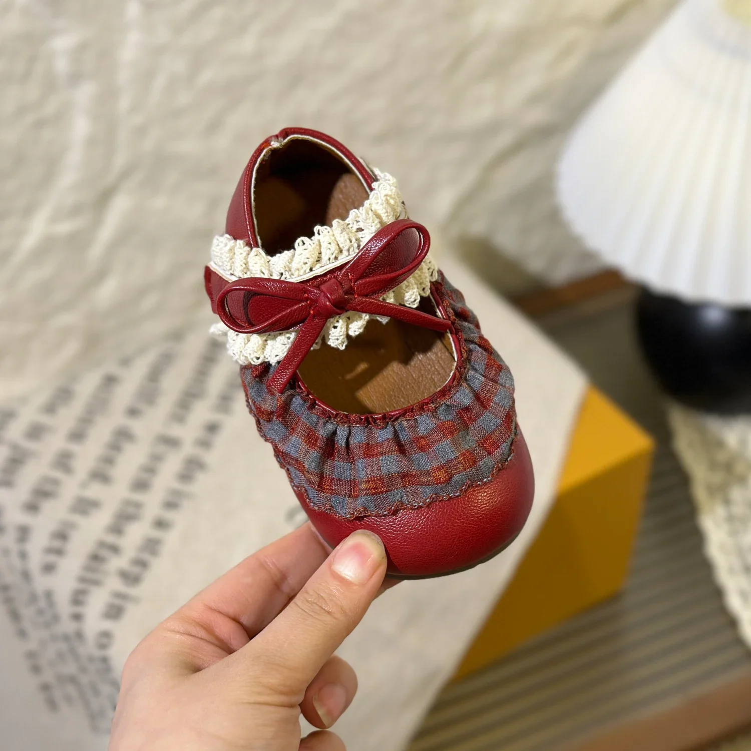 

Прогулочная обувь для маленьких девочек с милыми кружевными туфлями на плоской подошве для девочек в стиле Лолиты, осень 2022, новые детские туфли принцессы, простые банты, мягкая подошва