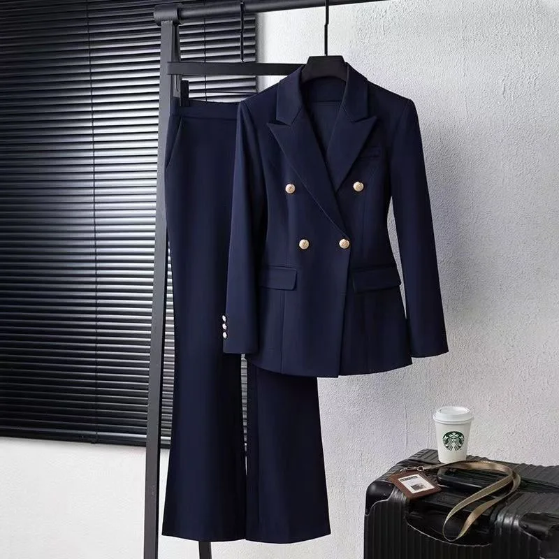 

Деловой женский костюм: пиджак и брюки, приталенный крой, из полиэстера, для работы, собеседований, деловых встреч, с длинными рукавами, двубортный.