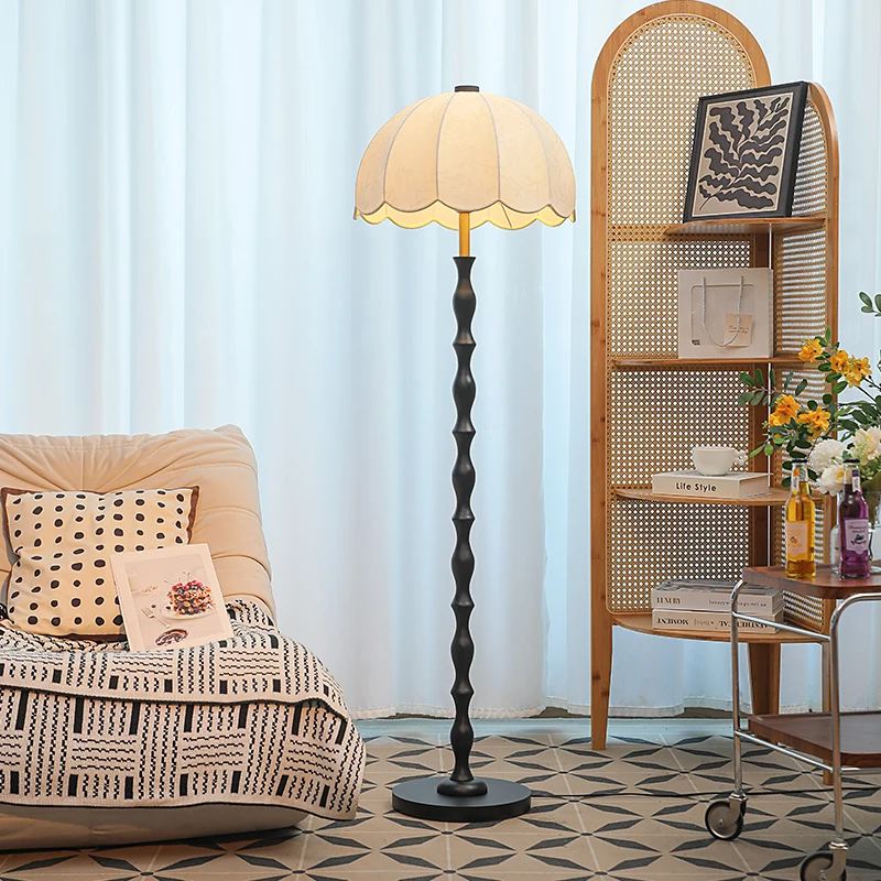 

Floor lamp, French retro solid wood next to the sofa in the living room, new medium and ancient style, advanced atmosphere