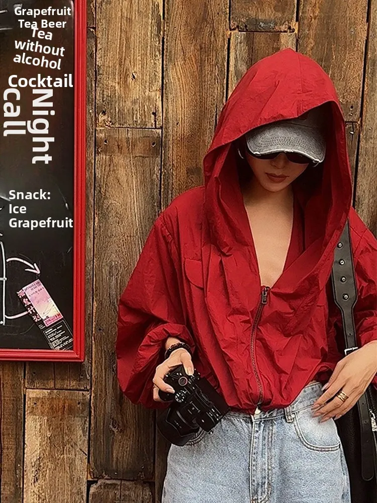 

Новинка 2026, летнее легкое дышащее солнцезащитное пальто, красная куртка с капюшоном, женская модная верхняя одежда ранней осени