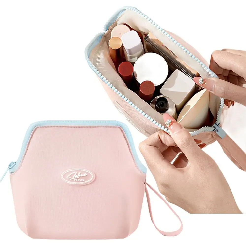 

Large Capacity Portable Cosmetic Bag with Hanging Handle Brush Holder Travel Makeup Pouch Multifunctional Zipper Closure