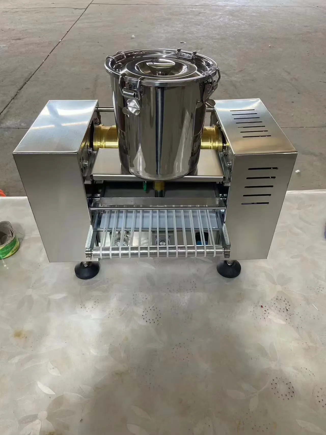 Cake Decoration Machine Making Machine Coating Machine Automatic Lasagna Cake Leather Roll Pancake Machine