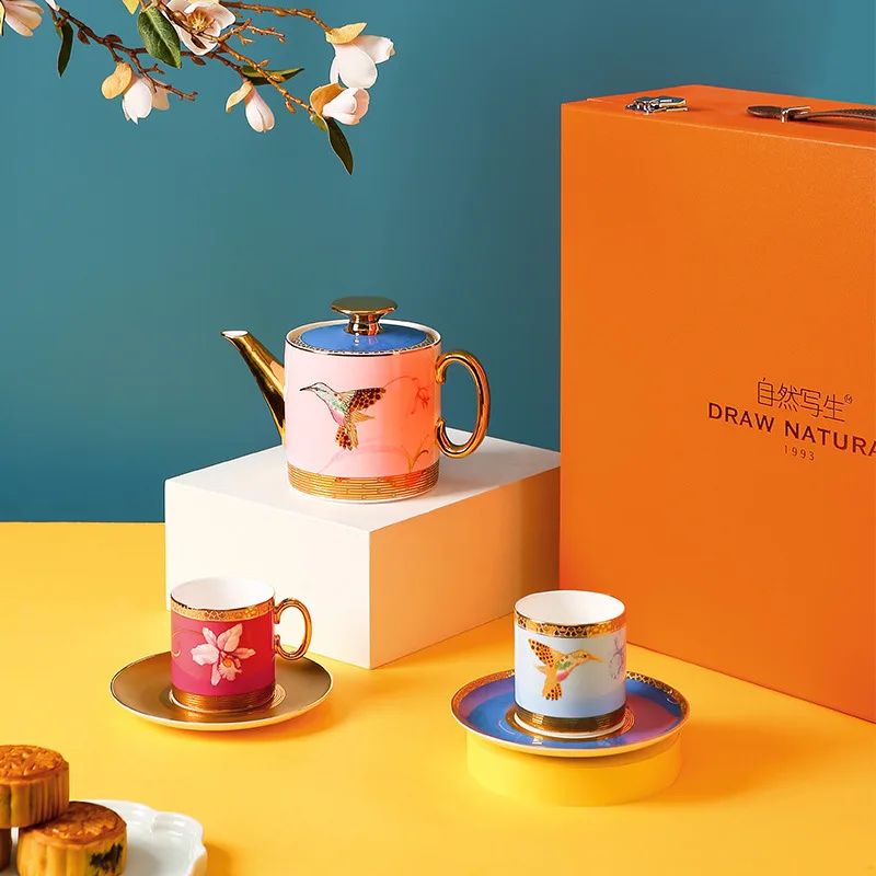 

Новый чайный сервиз из костяного фарфора в китайском стиле с изображением колибри, чашка для чая с золотой ручкой и подарочной коробкой с блюдцем