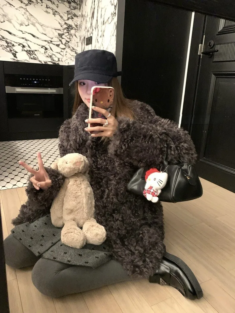 

Faux Fur Coat Long Coats Womens Hollow Loose Autumn Elderly Kawaii Shaggy Belted Shearling Gradient Wraps Rivet Wool Silky Trend