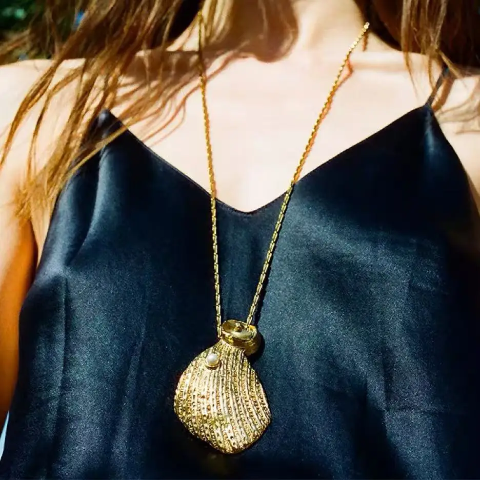 

2025 Minimalist 18K Gold Plated Long Shell Pendant Necklace, Artisan Crafted Vintage Statement Piece for Women