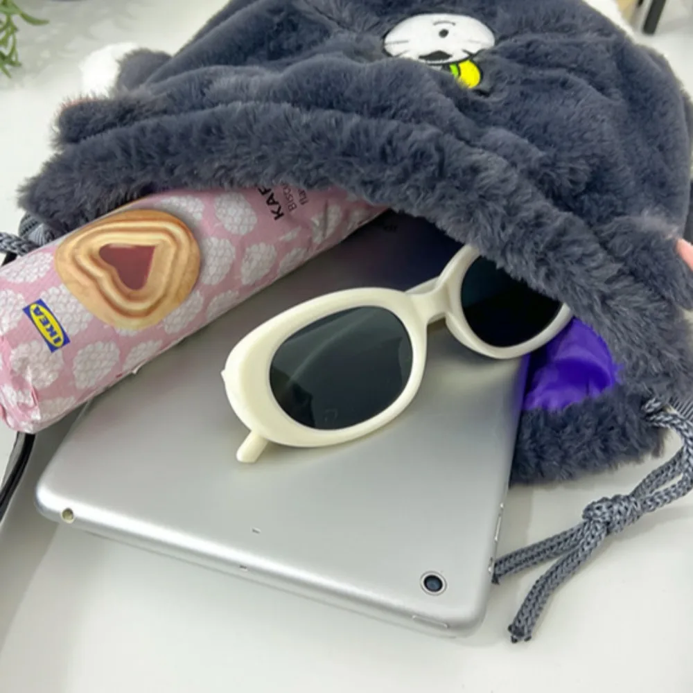 28 cm schattige kat pluche tas met trekkoord zachte kawaii harige schoudertas crossbody tas cartoon pluche portemonnee kleine draagtas cadeau voor vrouwen meisjes