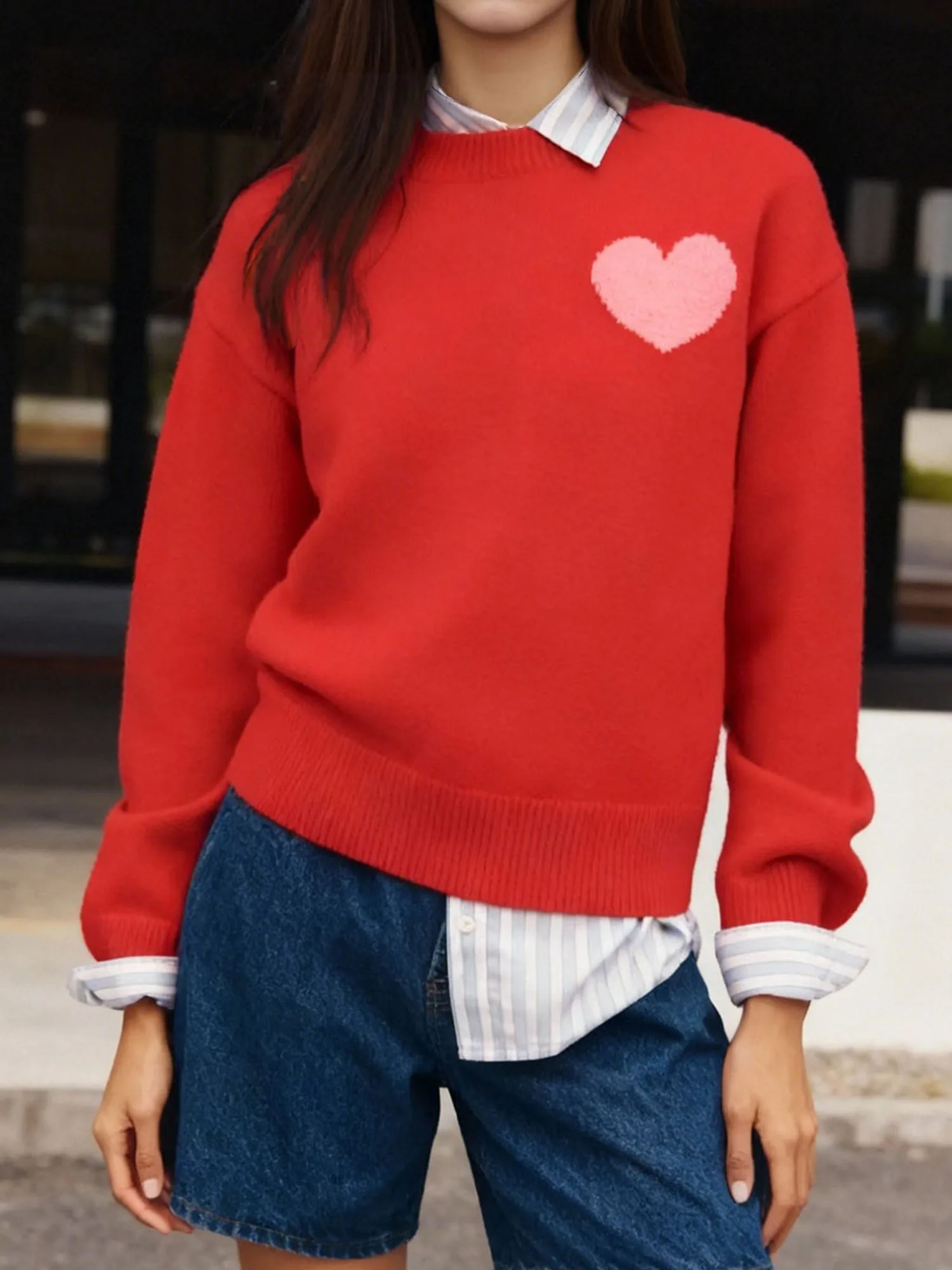 

Женский уютный свитер оверсайз с геометрическим принтом и ребристыми деталями, вязаный пуловер с длинными рукавами и круглым вырезом на осень