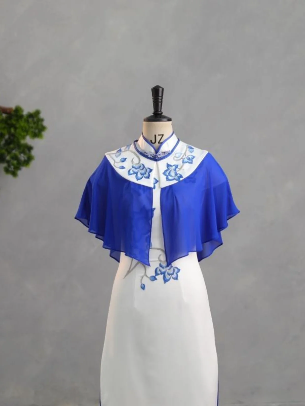 new-chinese-style-stage-performance-shawl-2026-new-improved-short-blue-and-white-porcelain-evening-wrap-for-women