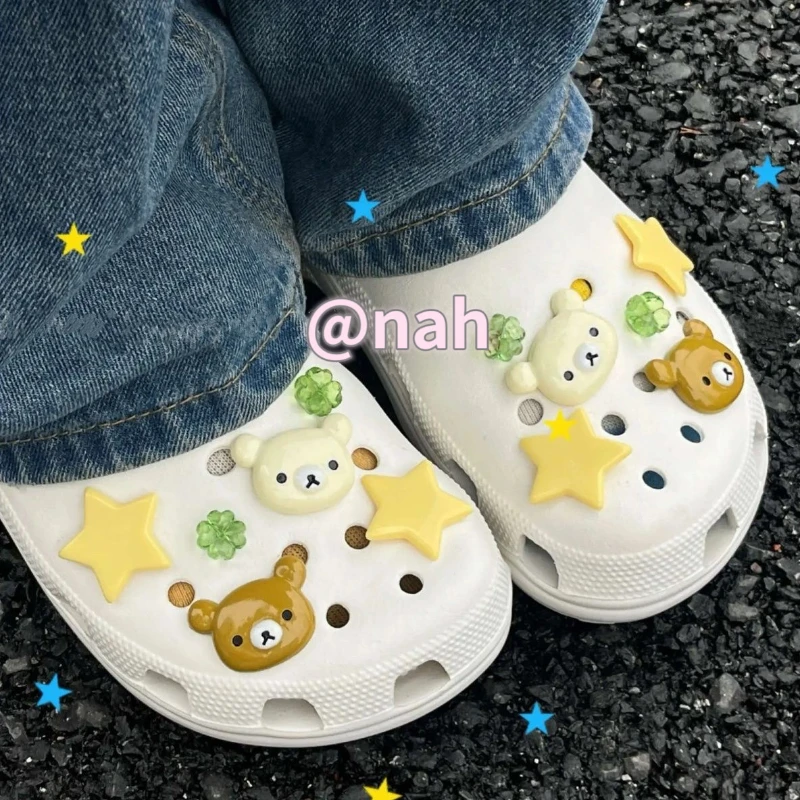 

New Cute Cartoon Clover Bear Shoes Charms DIY Perforated Shoes Wooden Clogs Shoe Flower Detachable Buckle Xmas Gifts