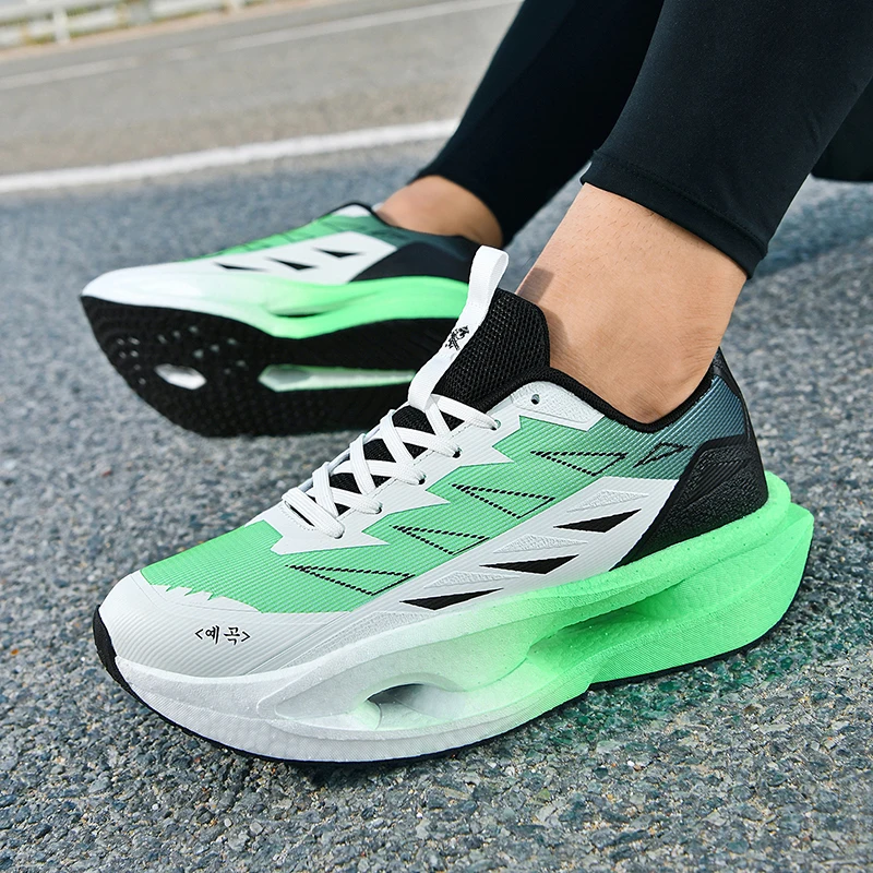 أحذية رياضية خفيفة الوزن للرجا - مراجعة Breathable Mesh Athletic Shoes وسعره
