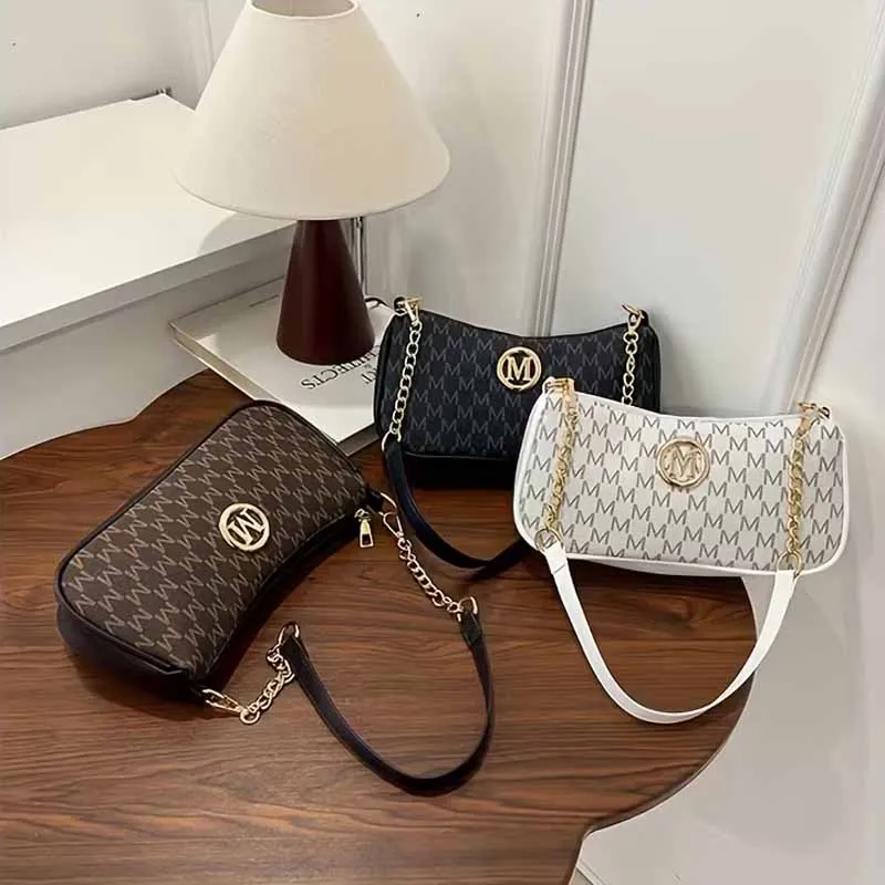 Damen Vintage M Monogramm Schultertasche mit Goldkette, PU-Leder Crossbody Baguette-Tasche, lässige Unterarm-Handtasche für den täglichen Gebrauch – Detail 1