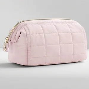 

Водонепроницаемая дорожная косметичка, портативный органайзер для макияжа, стильный облачный дизайн для женщин, место для хранения туалетных принадлежностей, идеально подходит для отпуска