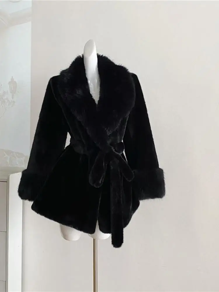 

Винтажный зимний черный, белый элегантный кардиган на шнуровке, меховое пальто, женская коричневая, хаки, темпераментная, толстая, теплая, короткая, с волосатой курткой, тренд