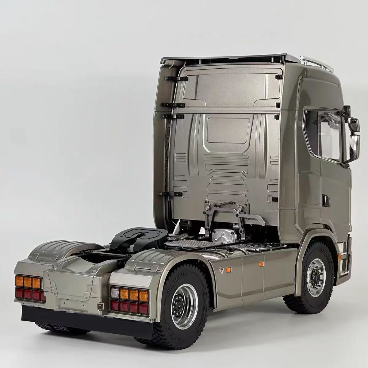 1/14 RC Tractor Truck 770S Differential Locks 2Speed Gearbox 4WD Lights Sounds Remote Control Lorry Car for TAMIYA Trailer