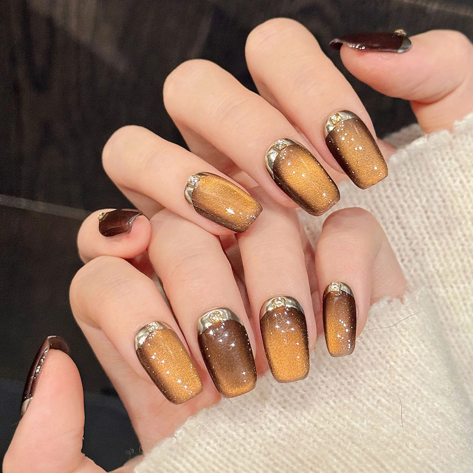10 Stück French Press On Nails, handgefertigt, braun, künstliche Nägel mit Katzenaugen-Design, tragbar, Farbverlauf, Glitzer, modisch, kurzer quadratischer Nagel