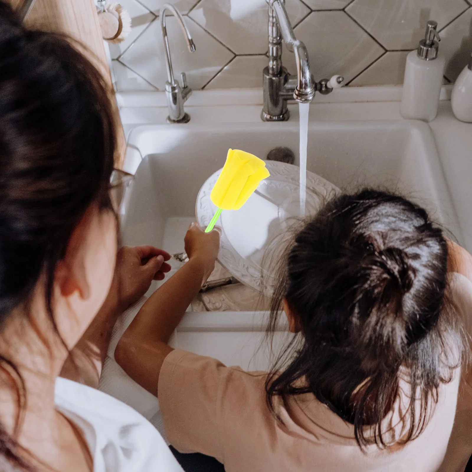 

Efficient Bottle Washer Brush with Sponge Head Long Handle for Flasks and Cups Compact Hanging Design Space Saving Storage