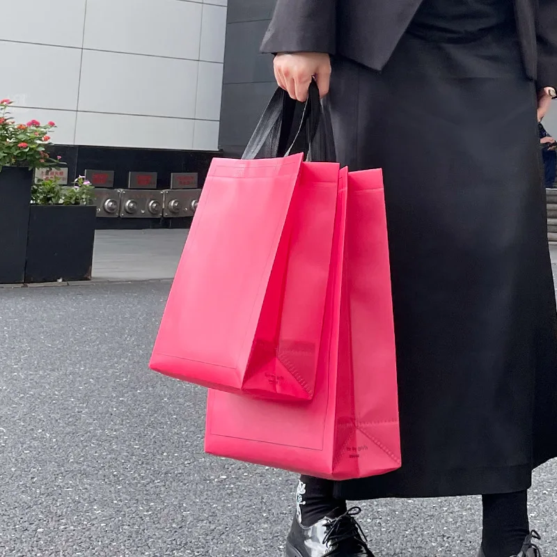 High End Laminating Non Woven Fabric Material Clothing Store Handbag Pack Clothes Gift Packaging Shopping Bag Pink Black Handle