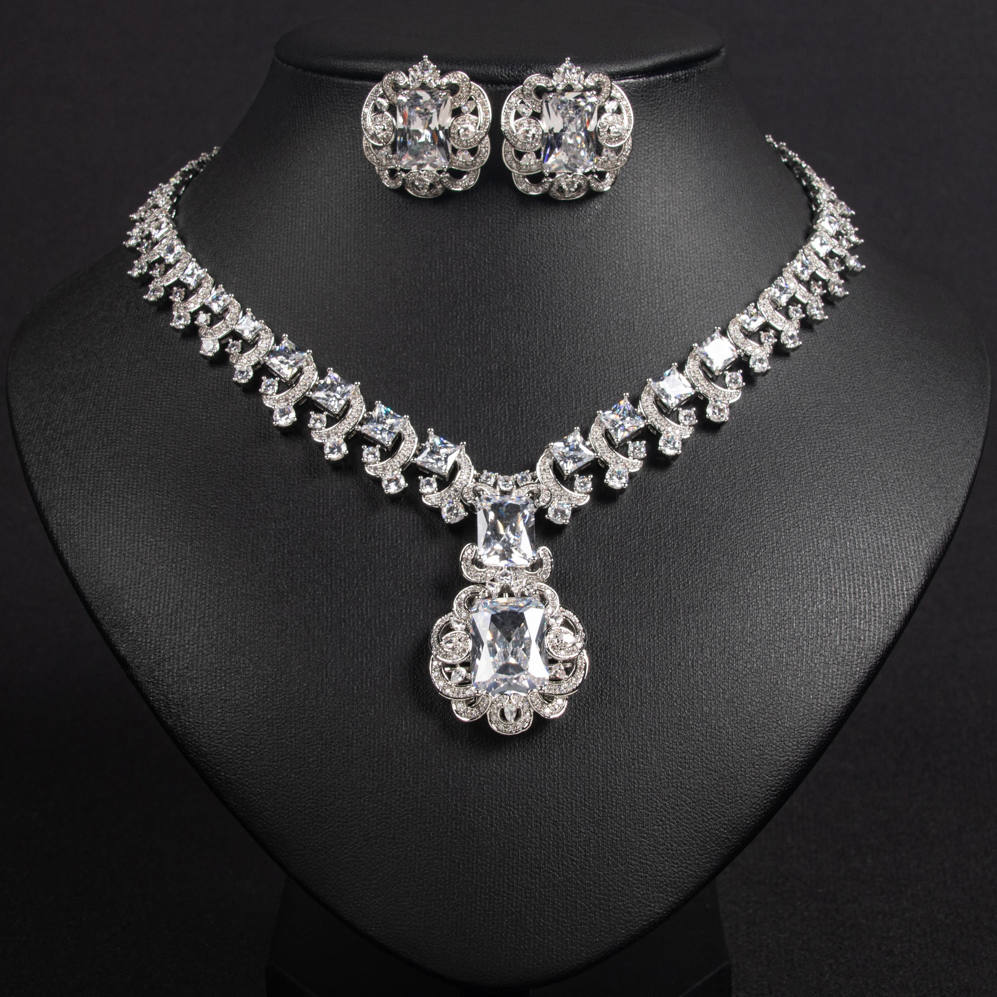 Luxurious sugar cube zirconia necklace and earring set for women's weddings and engagements