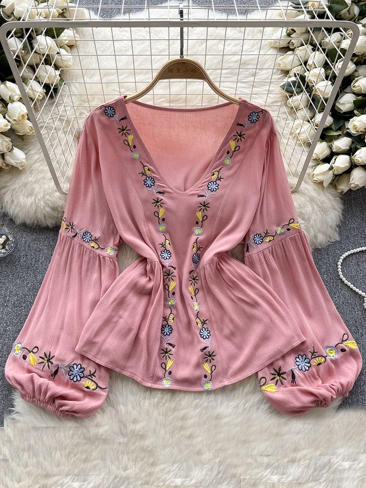 Ethnic Style Women's Top 2024 Spring New Embroidered Bubble Sleeves Loose Vintage Vacation Style Top for Women A45