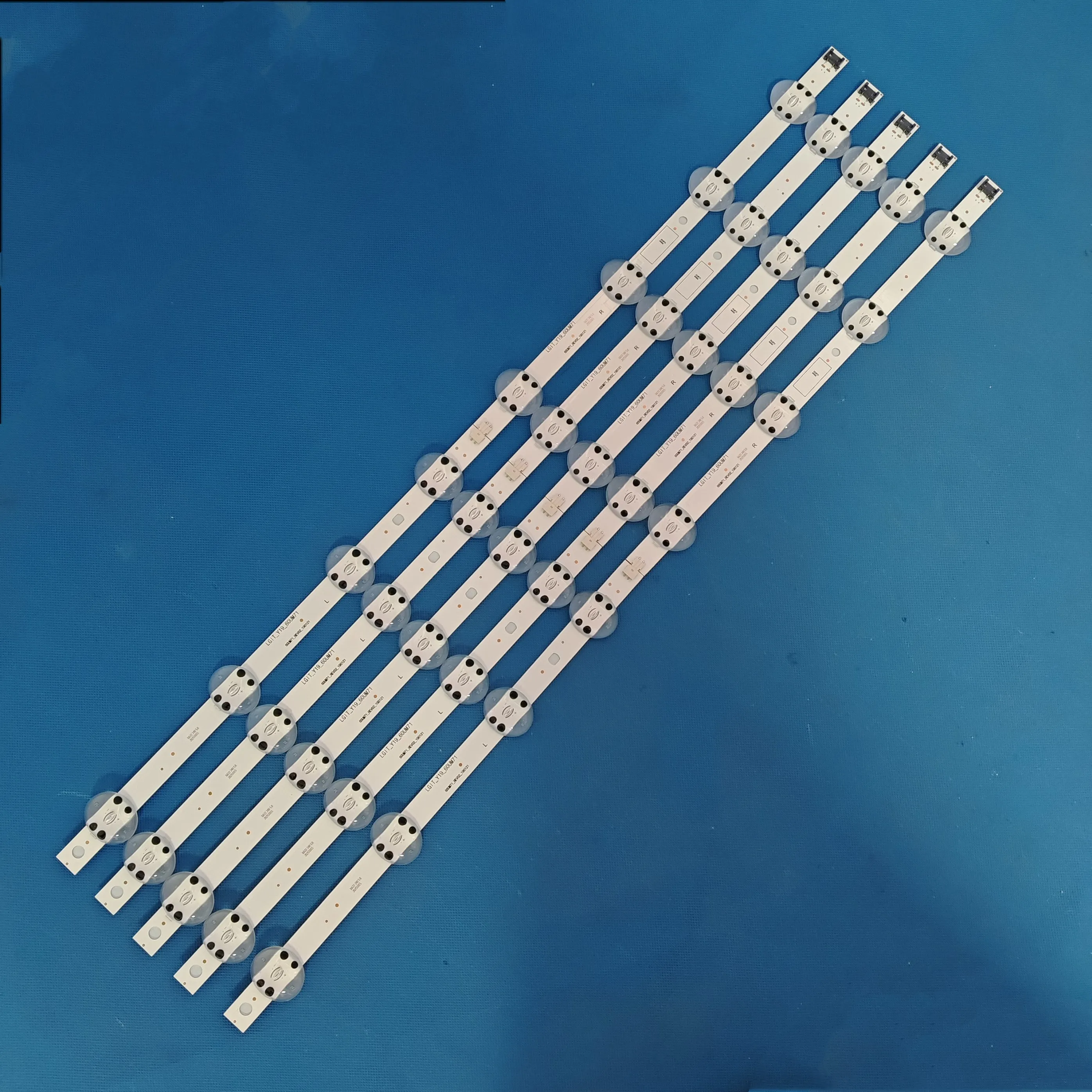 

Светодиодная лента для 60UN7100PVA 60UM7200PSA 60UN71006LB 60UM71007LB 60UM7100PLB 60UM6950DUB 60UM6900DUB 60UM71 EAV64732901